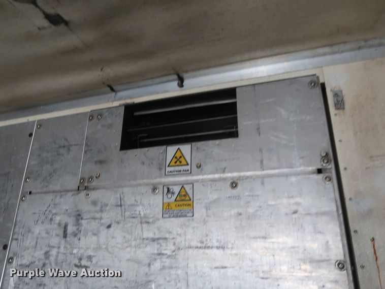 image for item DH0781 1996 Utility VS2R refrigerated van trailer