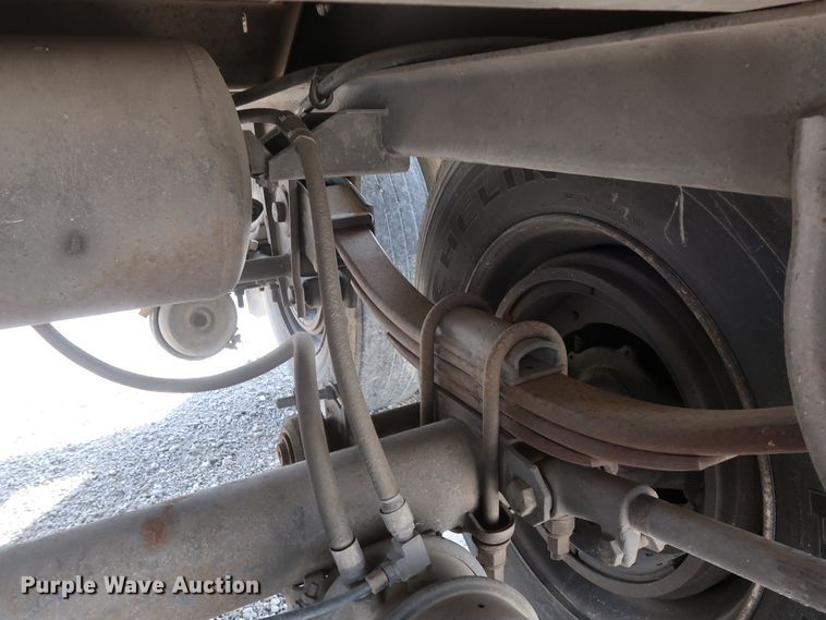 image for item DH0781 1996 Utility VS2R refrigerated van trailer