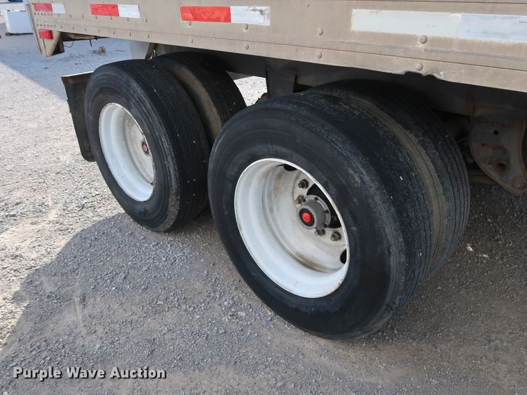 image for item DH0781 1996 Utility VS2R refrigerated van trailer