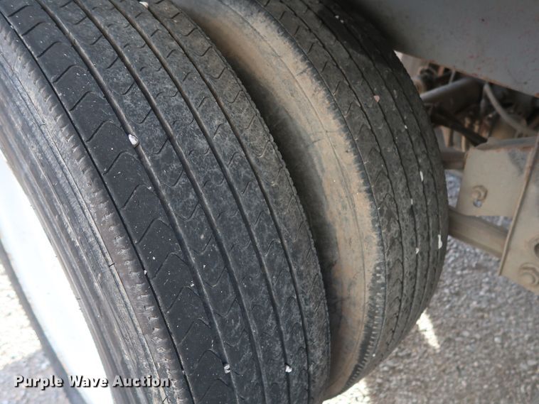 image for item DH0781 1996 Utility VS2R refrigerated van trailer