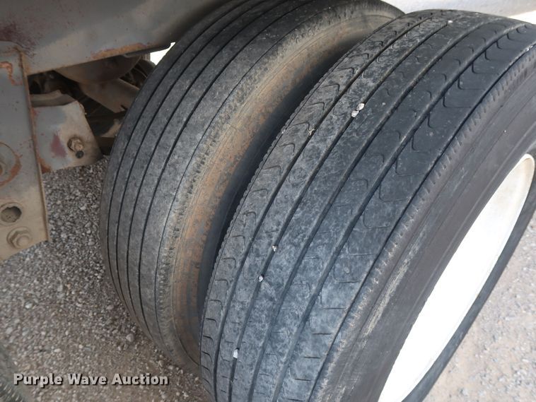 image for item DH0781 1996 Utility VS2R refrigerated van trailer