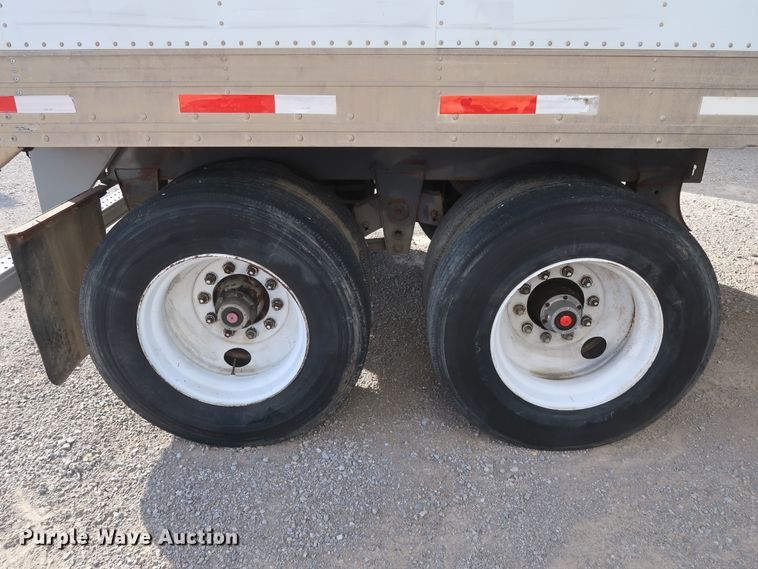 image for item DH0781 1996 Utility VS2R refrigerated van trailer