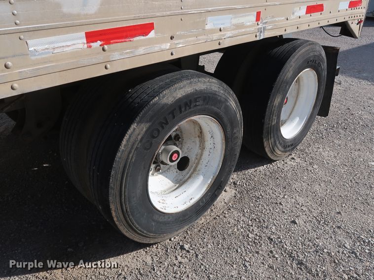 image for item DH0781 1996 Utility VS2R refrigerated van trailer