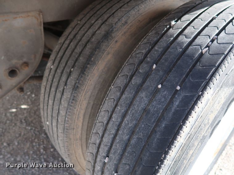 image for item DH0781 1996 Utility VS2R refrigerated van trailer