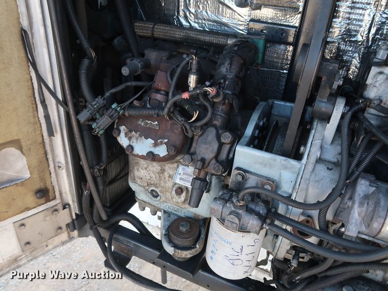 image for item DH0782 1999 Utility VS2R refrigerated van trailer