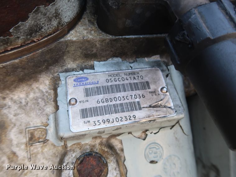 image for item DH0782 1999 Utility VS2R refrigerated van trailer