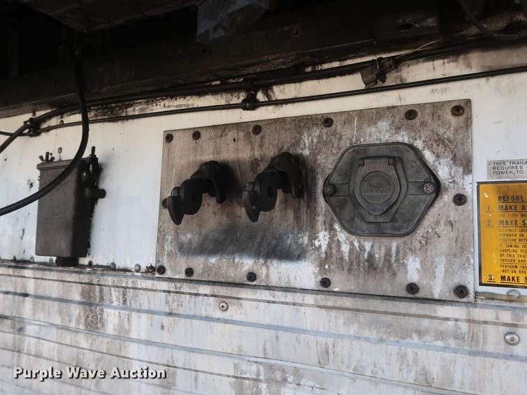 image for item DH0782 1999 Utility VS2R refrigerated van trailer