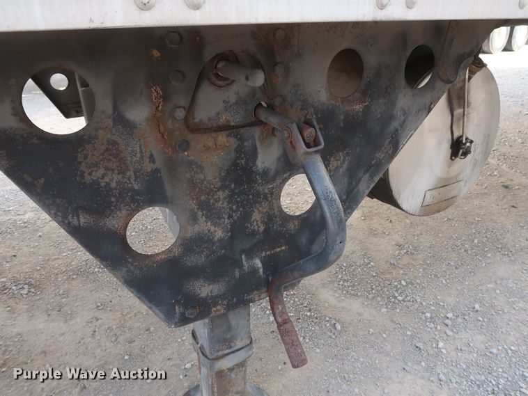 image for item DH0782 1999 Utility VS2R refrigerated van trailer