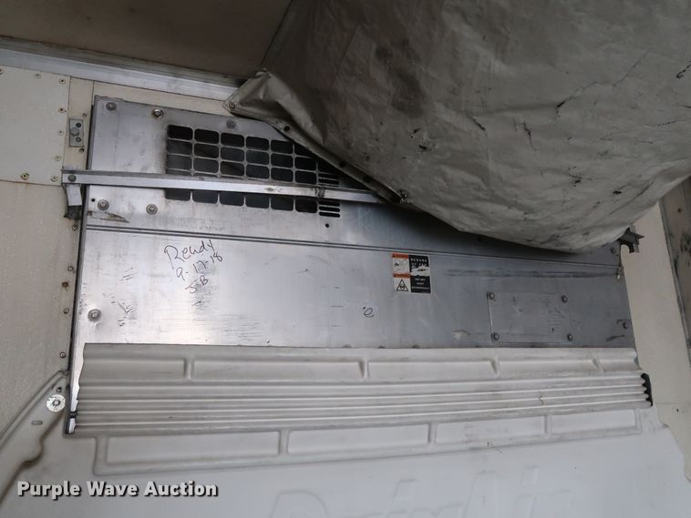 image for item DH0782 1999 Utility VS2R refrigerated van trailer