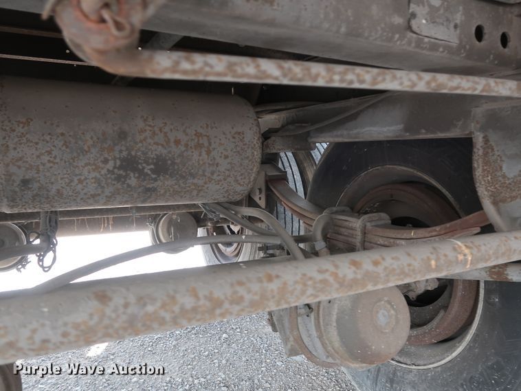 image for item DH0782 1999 Utility VS2R refrigerated van trailer