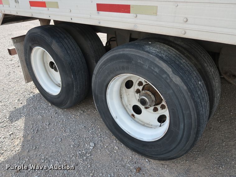 image for item DH0782 1999 Utility VS2R refrigerated van trailer