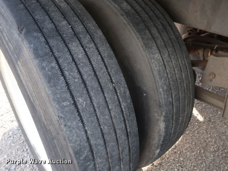 image for item DH0782 1999 Utility VS2R refrigerated van trailer