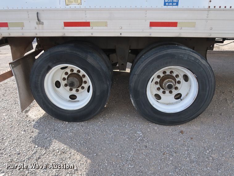 image for item DH0782 1999 Utility VS2R refrigerated van trailer