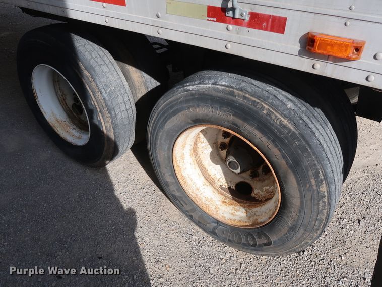 image for item DH0782 1999 Utility VS2R refrigerated van trailer