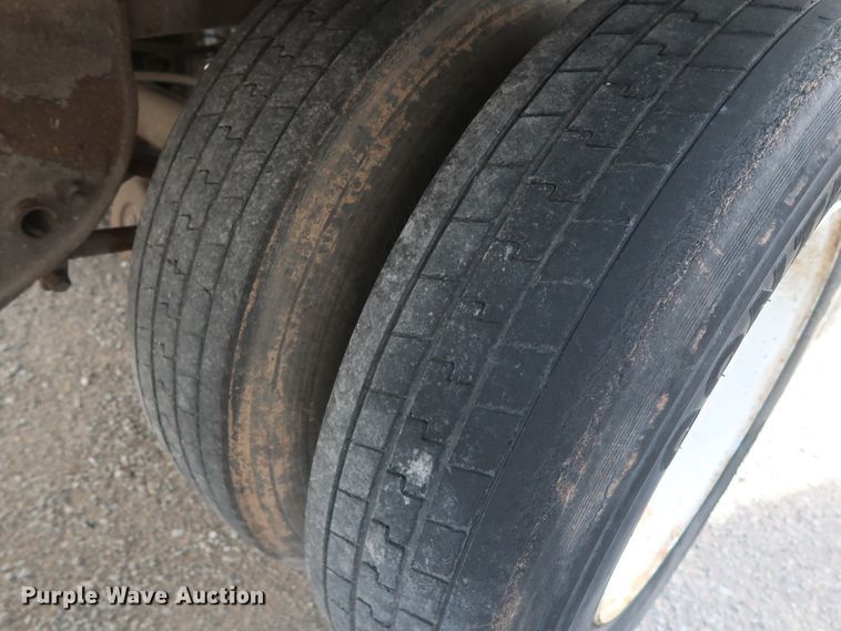 image for item DH0782 1999 Utility VS2R refrigerated van trailer