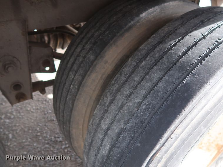 image for item DH0782 1999 Utility VS2R refrigerated van trailer