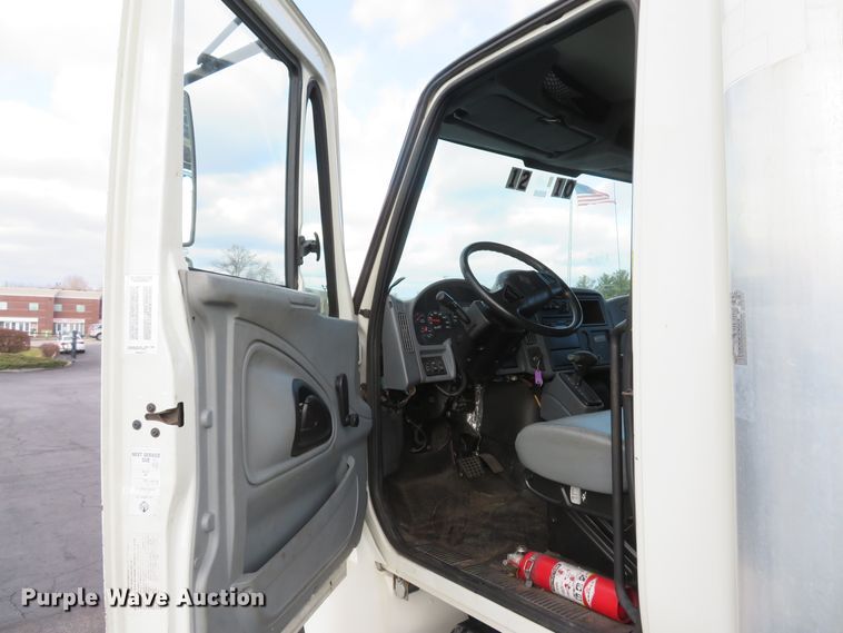 image for item DH1708 2007 International 4300 box truck