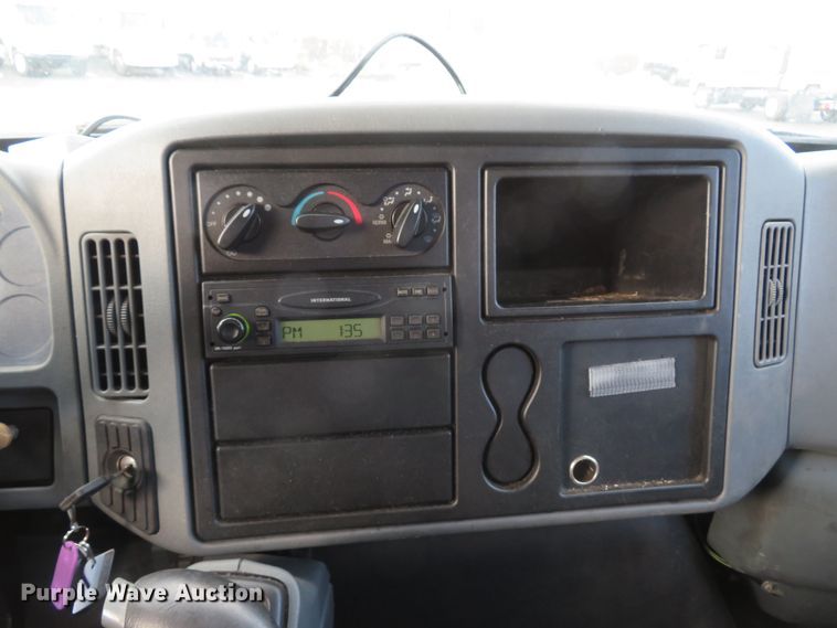 image for item DH1708 2007 International 4300 box truck