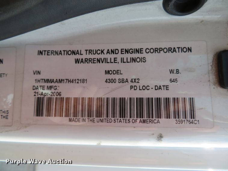 image for item DH1708 2007 International 4300 box truck