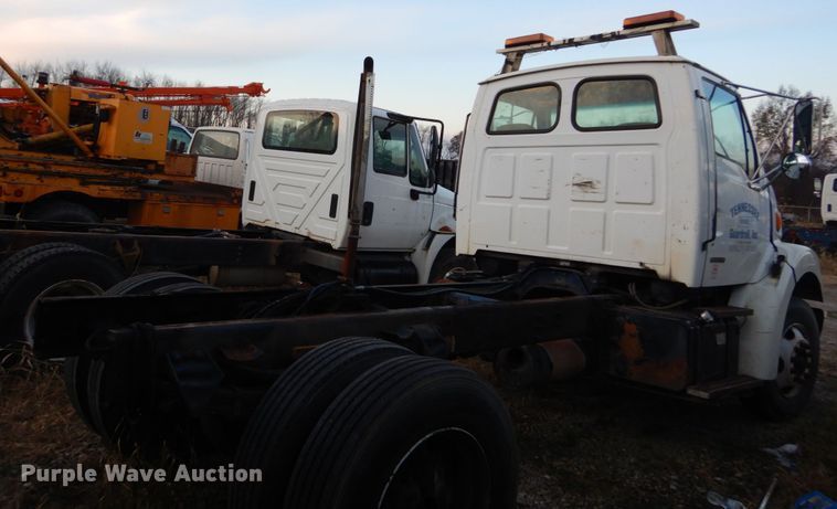 image for item DH2245 2000 Sterling L-Line truck cab and chassis