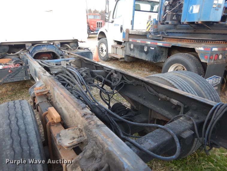 image for item DH2245 2000 Sterling L-Line truck cab and chassis