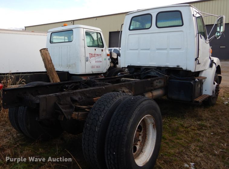 image for item DH2246 2000 Sterling L-Line truck cab and chassis