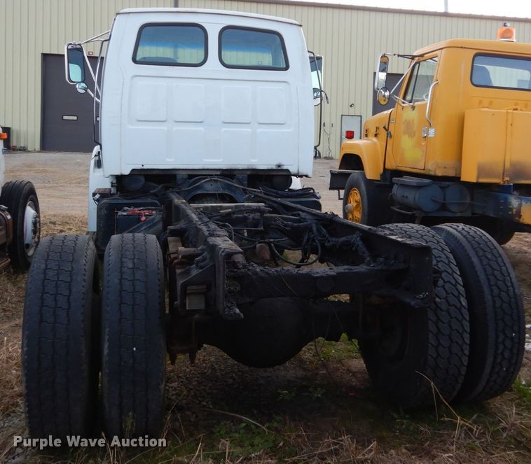 image for item DH2246 2000 Sterling L-Line truck cab and chassis