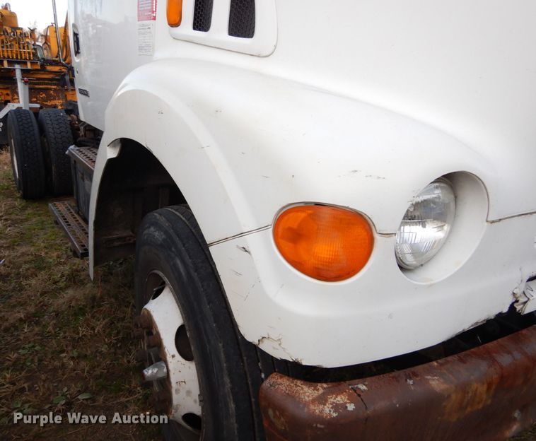 image for item DH2246 2000 Sterling L-Line truck cab and chassis