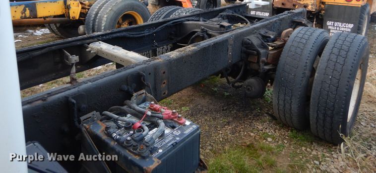 image for item DH2246 2000 Sterling L-Line truck cab and chassis