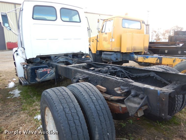 image for item DH2246 2000 Sterling L-Line truck cab and chassis