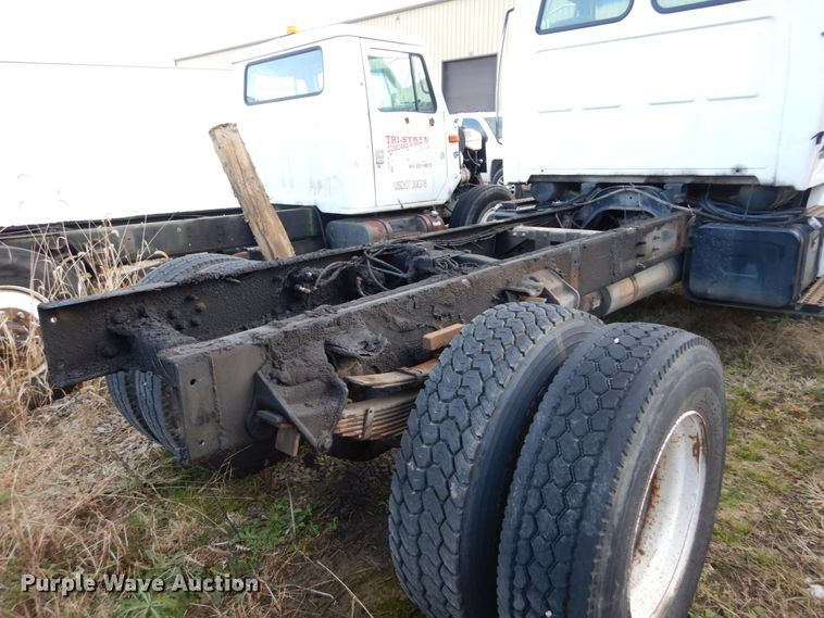 image for item DH2246 2000 Sterling L-Line truck cab and chassis