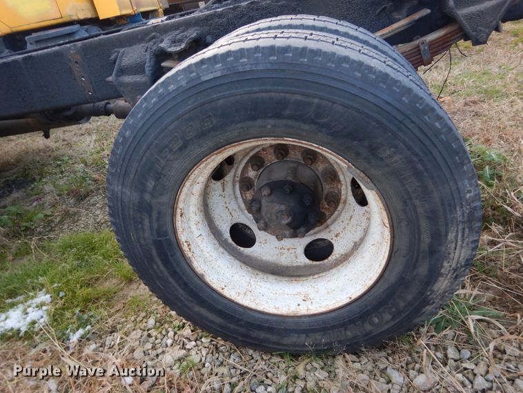 image for item DH2246 2000 Sterling L-Line truck cab and chassis