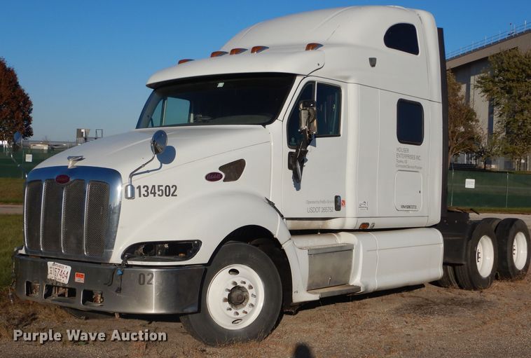 image for item DH2690 2005 Peterbilt 387 semi truck