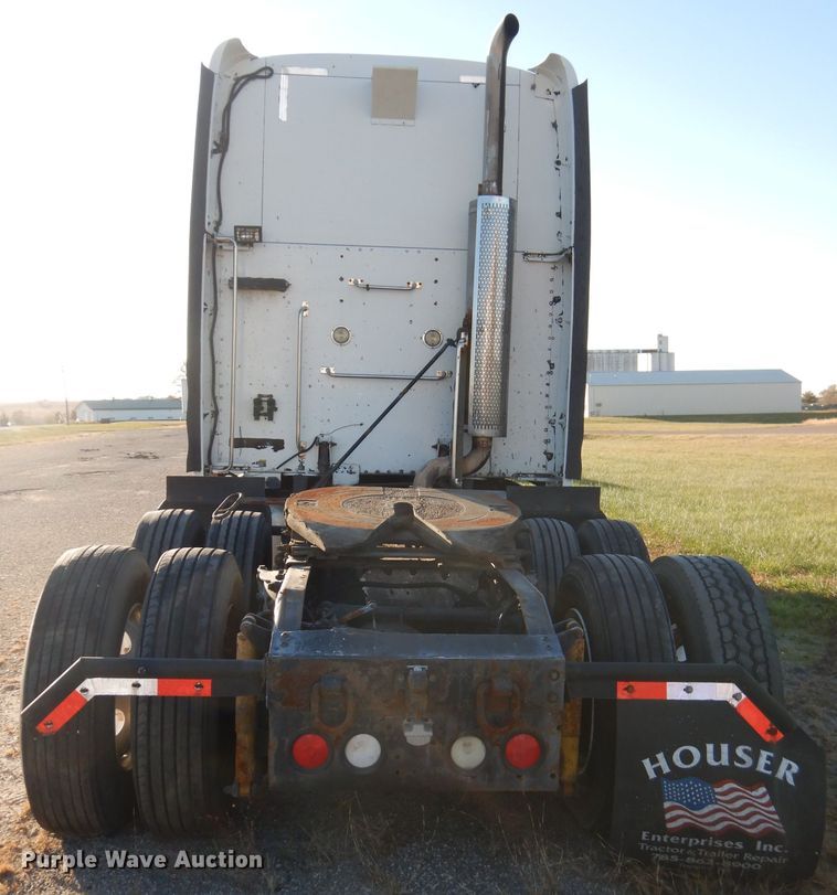 image for item DH2690 2005 Peterbilt 387 semi truck