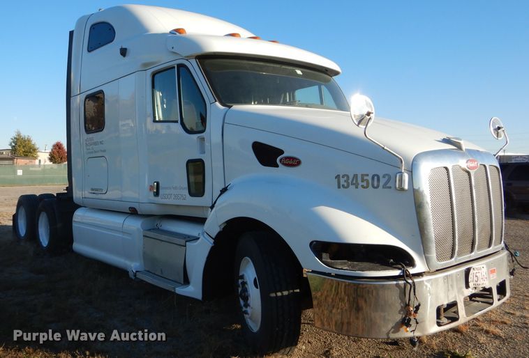 image for item DH2690 2005 Peterbilt 387 semi truck