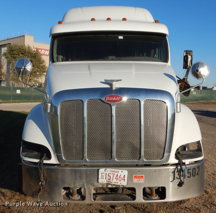 image for item DH2690 2005 Peterbilt 387 semi truck