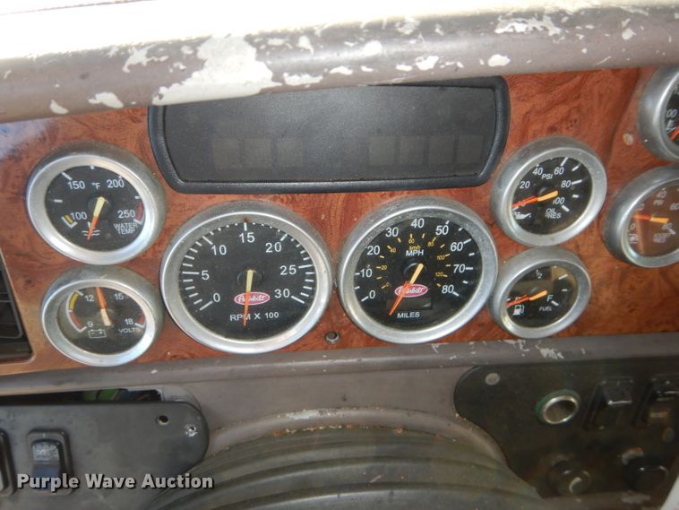 image for item DH2690 2005 Peterbilt 387 semi truck