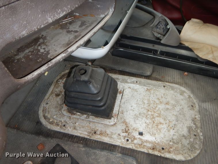 image for item DH2690 2005 Peterbilt 387 semi truck