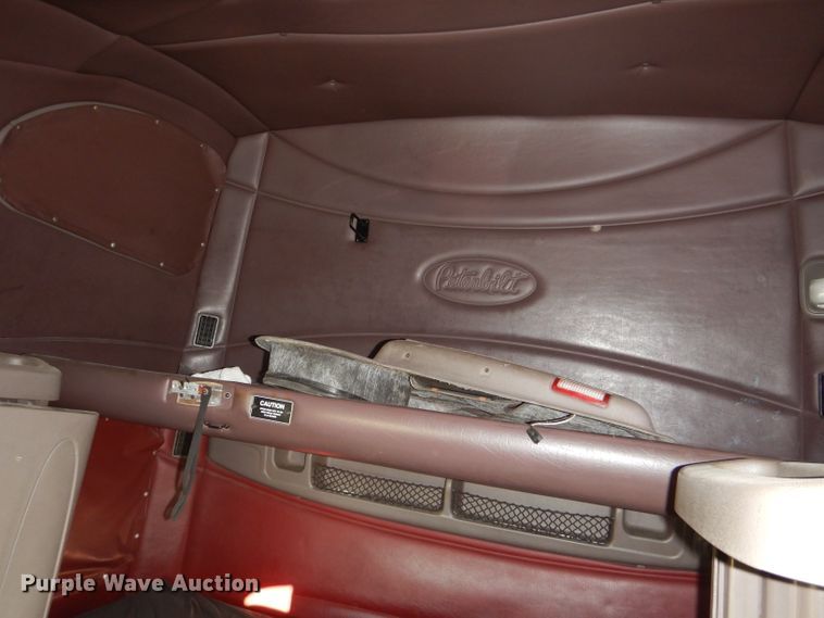 image for item DH2690 2005 Peterbilt 387 semi truck