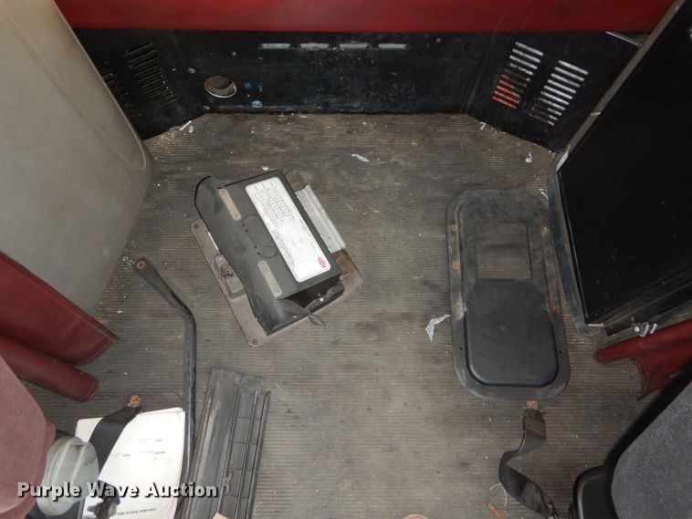 image for item DH2690 2005 Peterbilt 387 semi truck