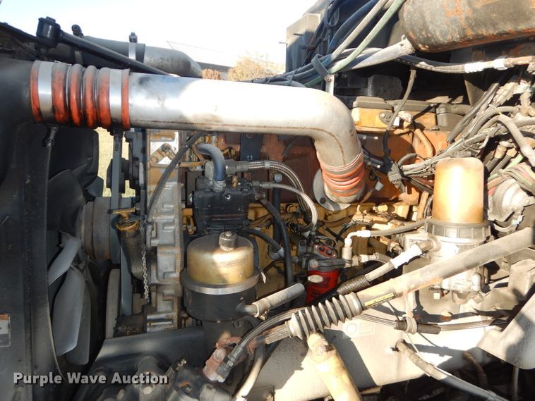 image for item DH2690 2005 Peterbilt 387 semi truck