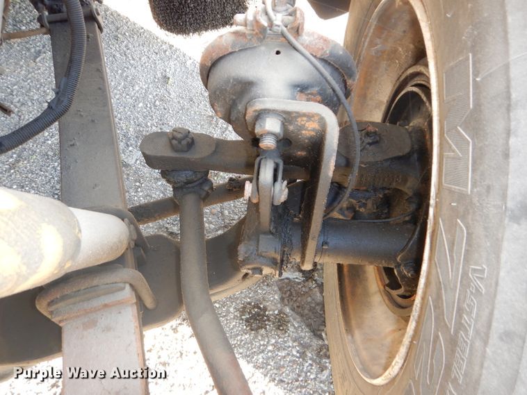 image for item DH2690 2005 Peterbilt 387 semi truck