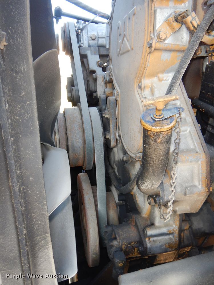 image for item DH2690 2005 Peterbilt 387 semi truck