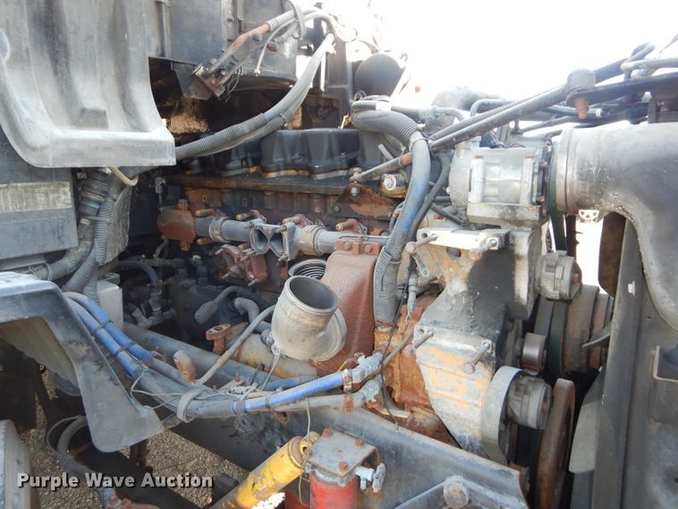 image for item DH2690 2005 Peterbilt 387 semi truck