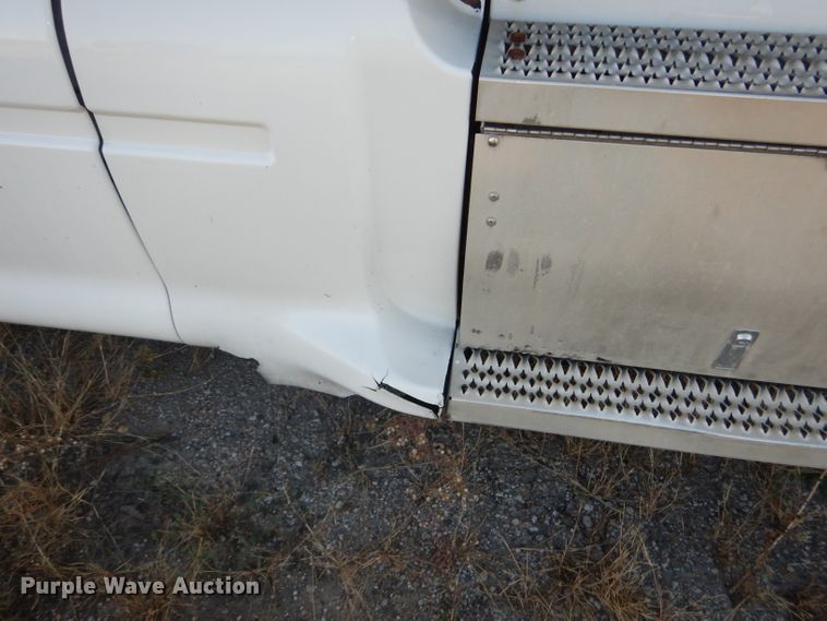 image for item DH2690 2005 Peterbilt 387 semi truck