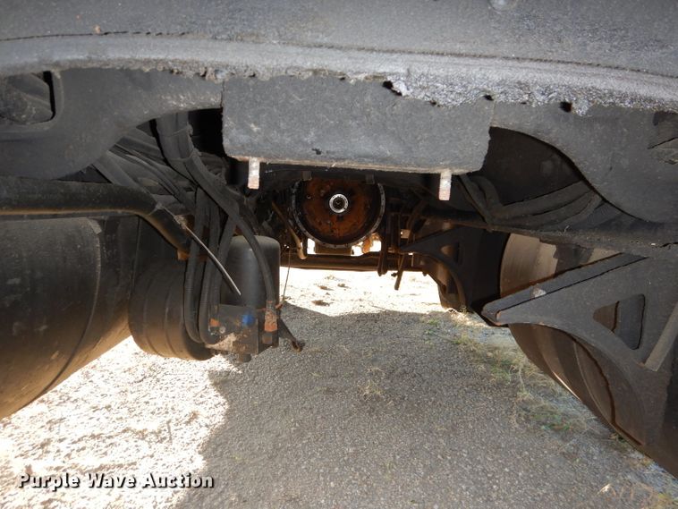 image for item DH2690 2005 Peterbilt 387 semi truck