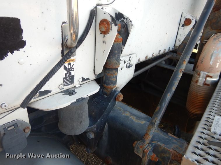 image for item DH2690 2005 Peterbilt 387 semi truck