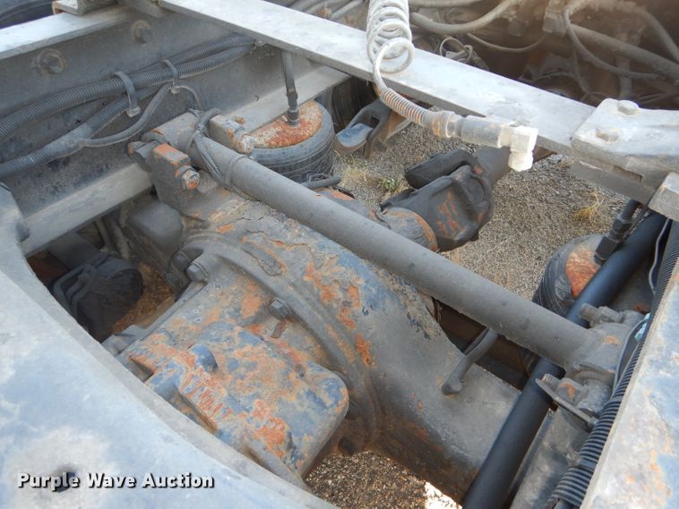 image for item DH2690 2005 Peterbilt 387 semi truck