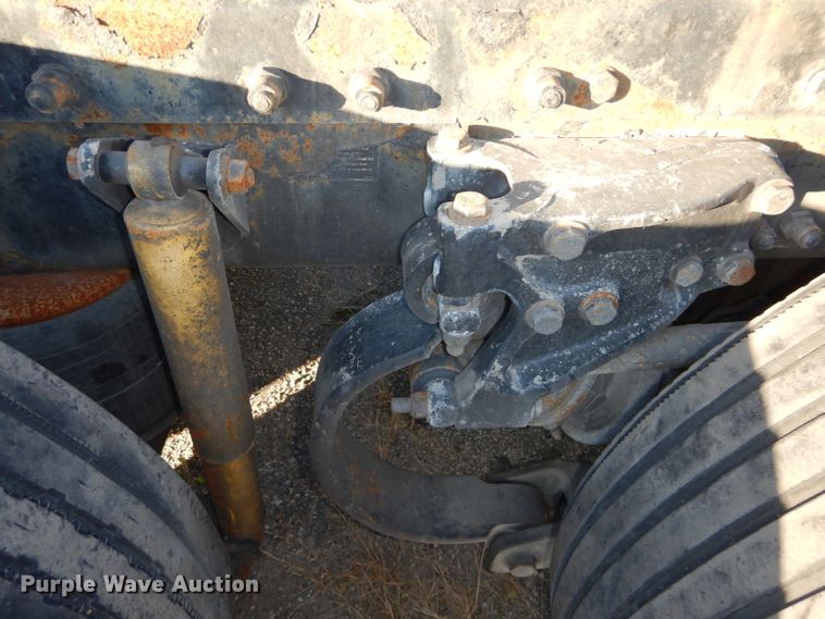 image for item DH2690 2005 Peterbilt 387 semi truck