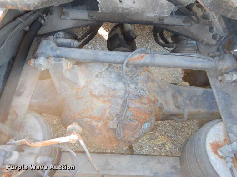 image for item DH2690 2005 Peterbilt 387 semi truck